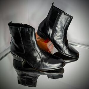 Stacy Adams Black Boots with Pointed Toe and Side Zipper